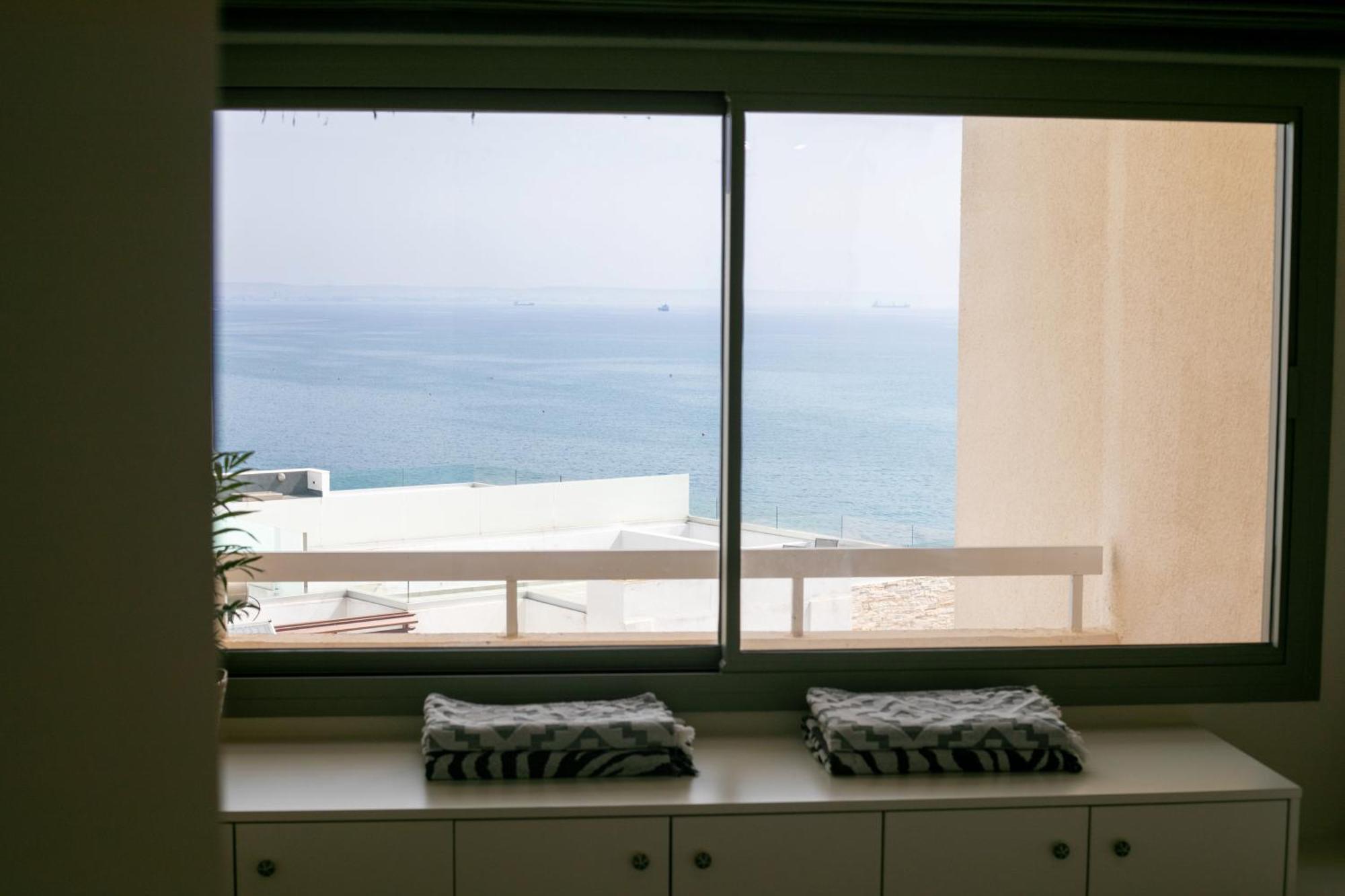 Palmove Luxurious Beachfront Apt 拉纳卡 外观 照片