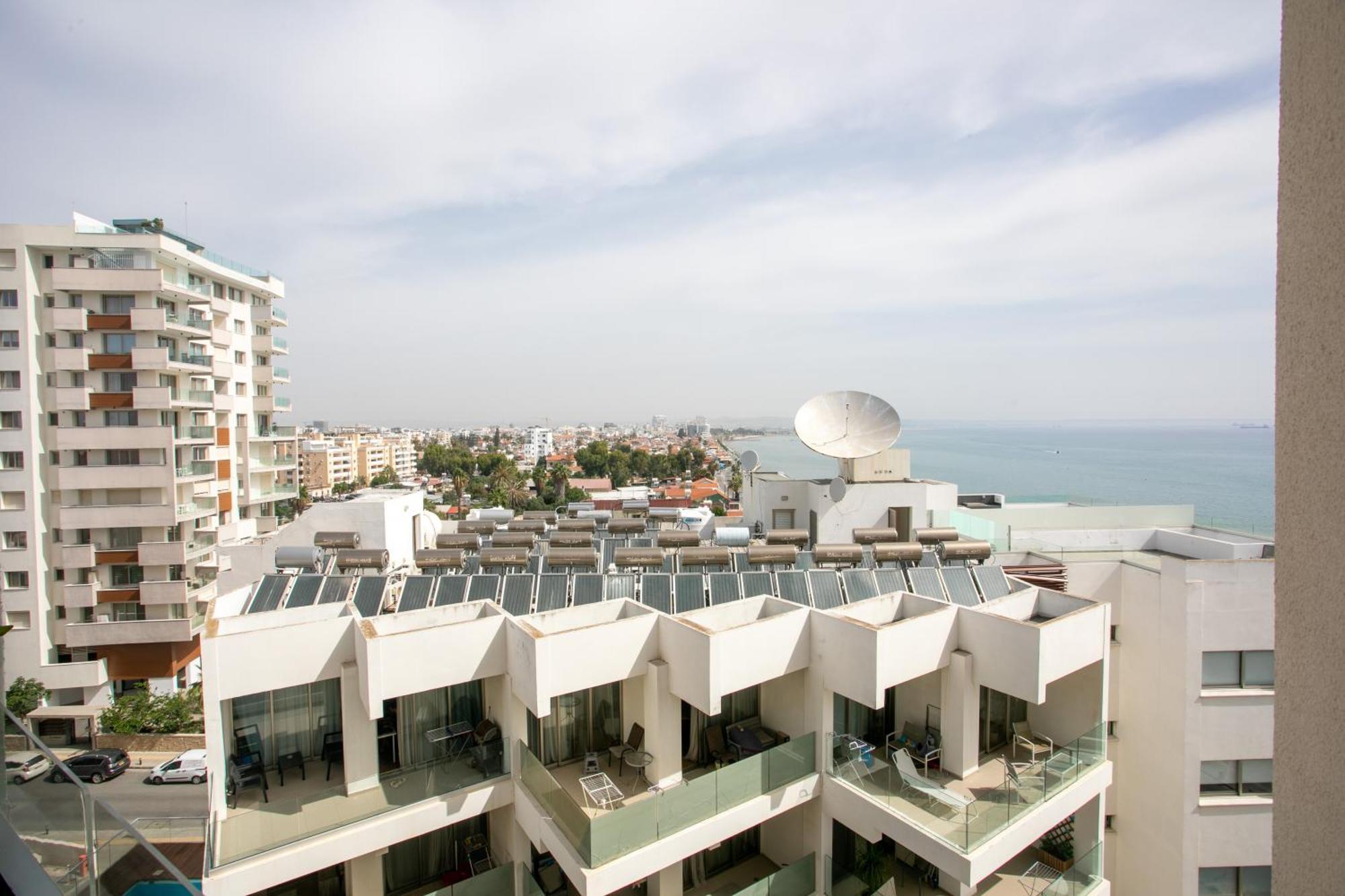 Palmove Luxurious Beachfront Apt 拉纳卡 外观 照片