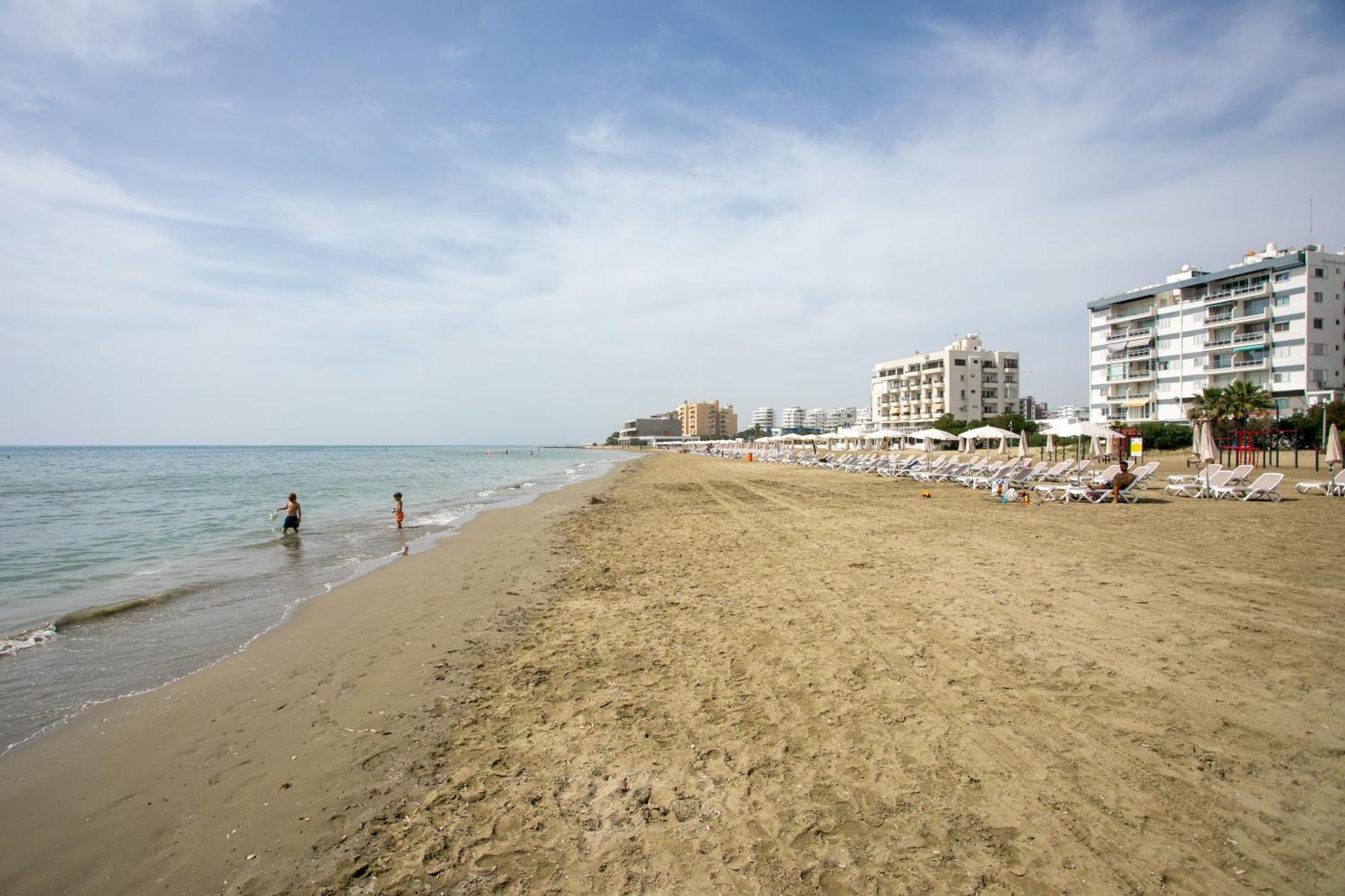 Palmove Luxurious Beachfront Apt 拉纳卡 外观 照片
