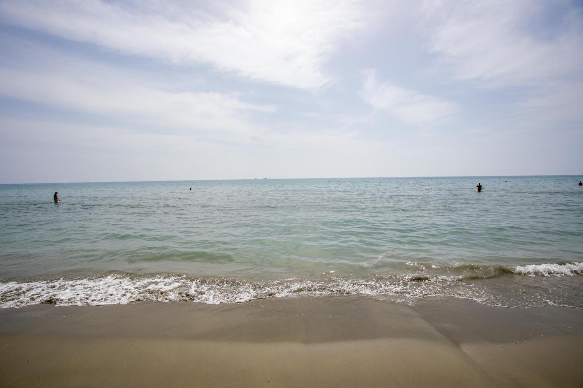 Palmove Luxurious Beachfront Apt 拉纳卡 外观 照片