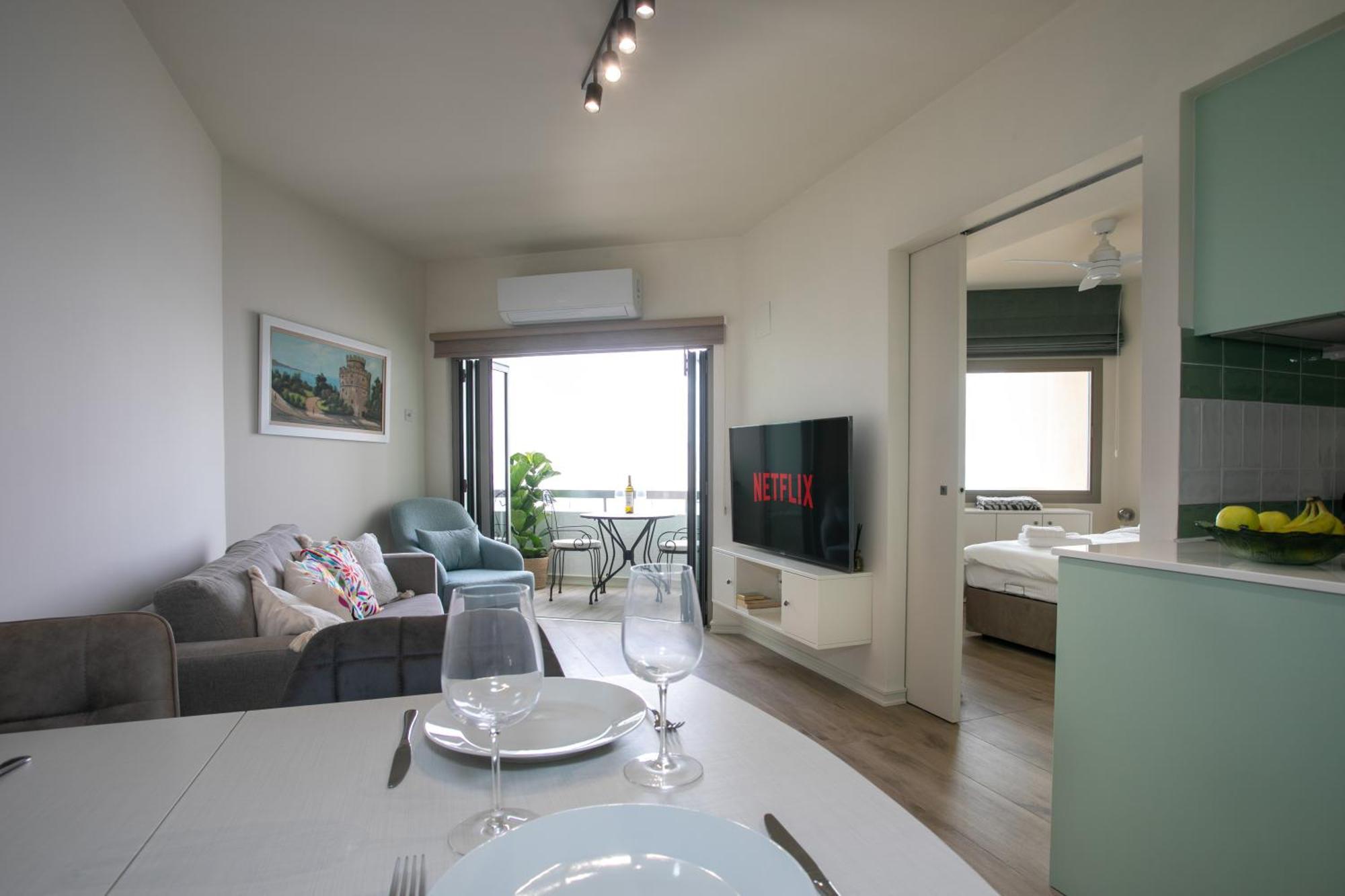 Palmove Luxurious Beachfront Apt 拉纳卡 外观 照片