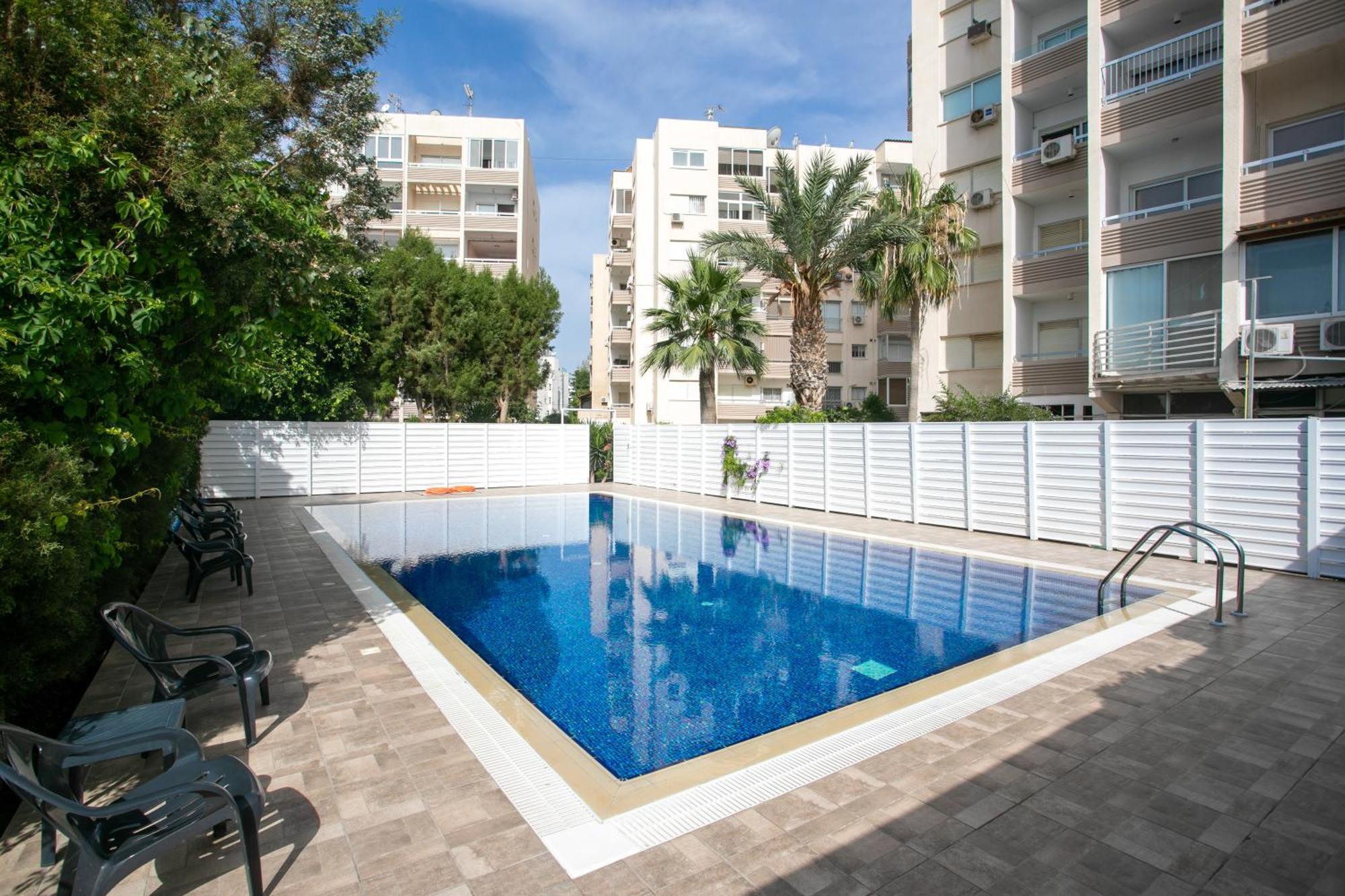 Palmove Luxurious Beachfront Apt 拉纳卡 外观 照片