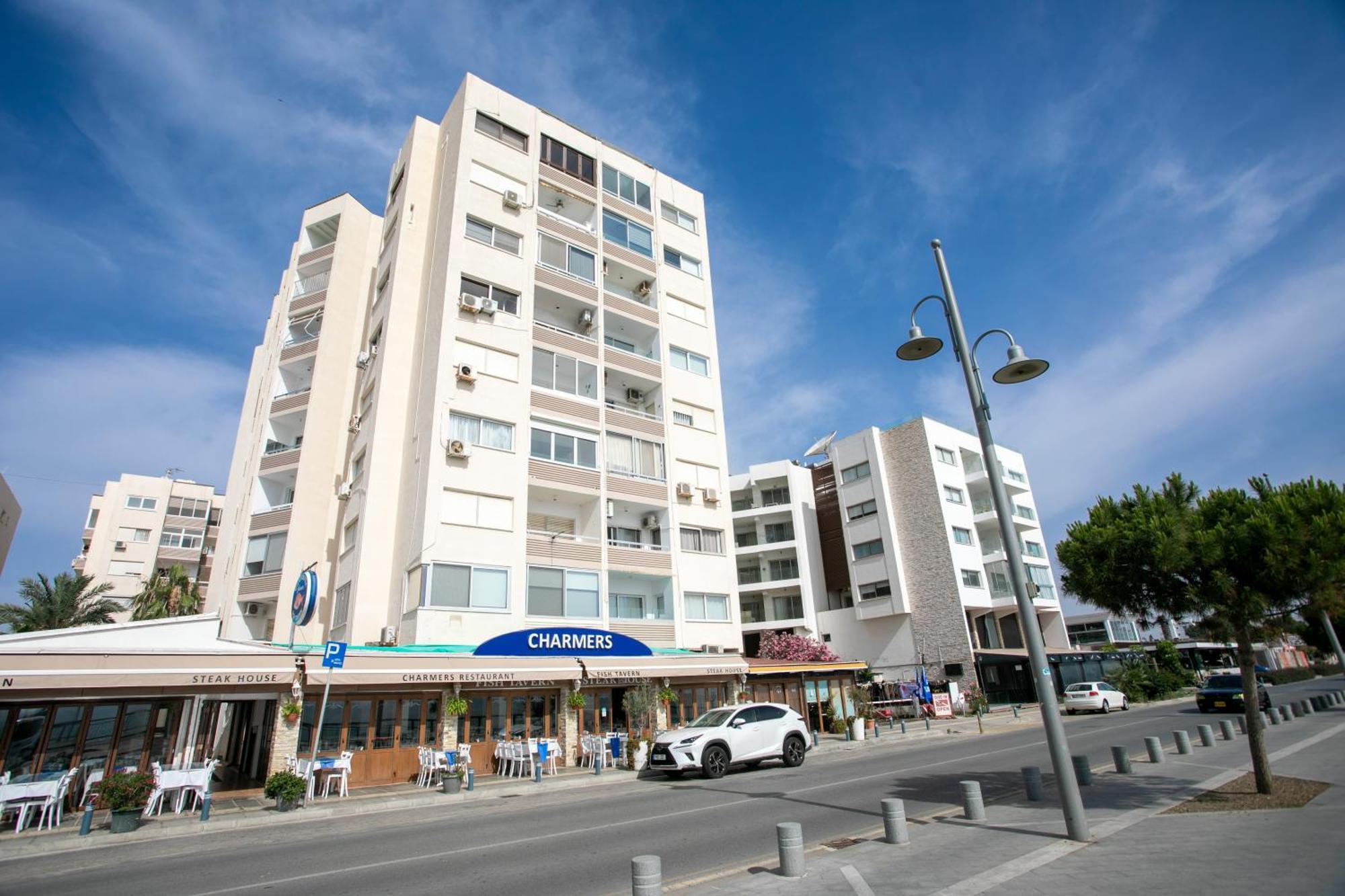 Palmove Luxurious Beachfront Apt 拉纳卡 外观 照片