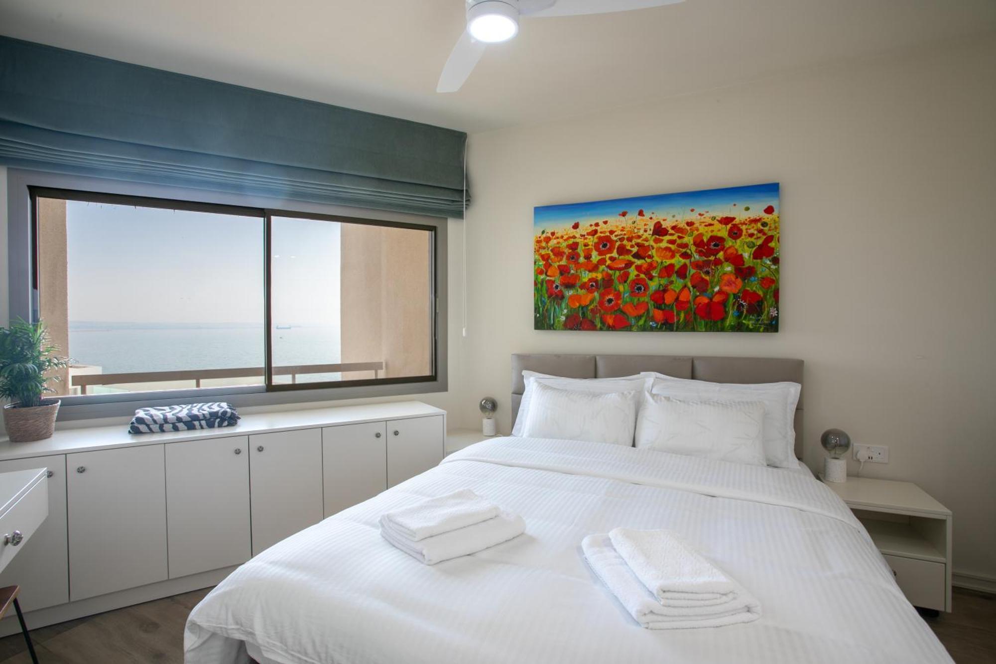 Palmove Luxurious Beachfront Apt 拉纳卡 外观 照片