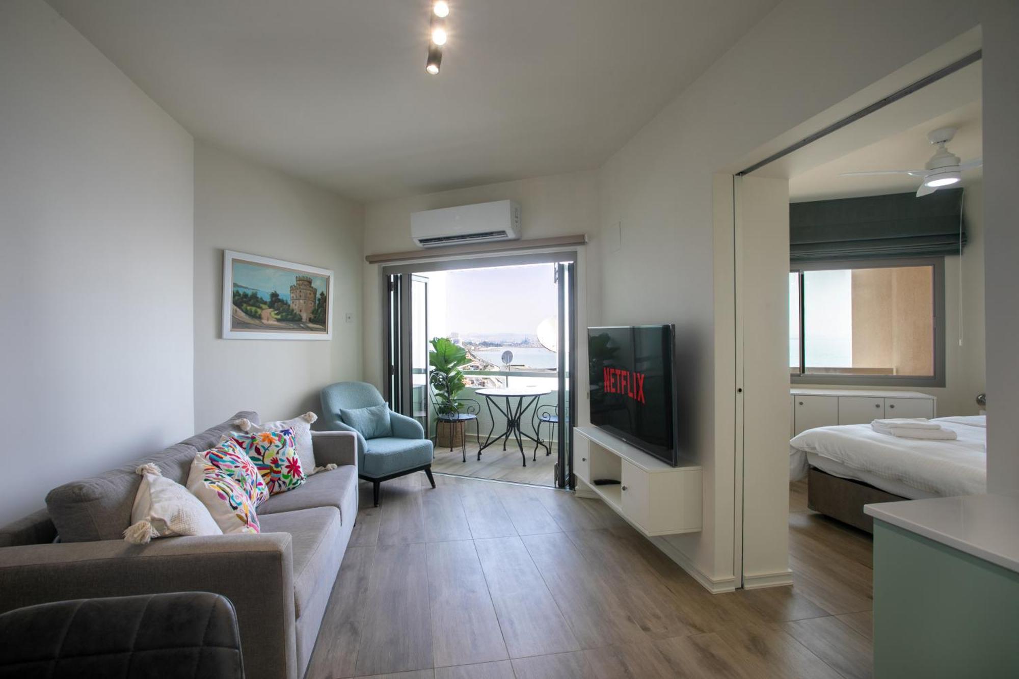 Palmove Luxurious Beachfront Apt 拉纳卡 外观 照片